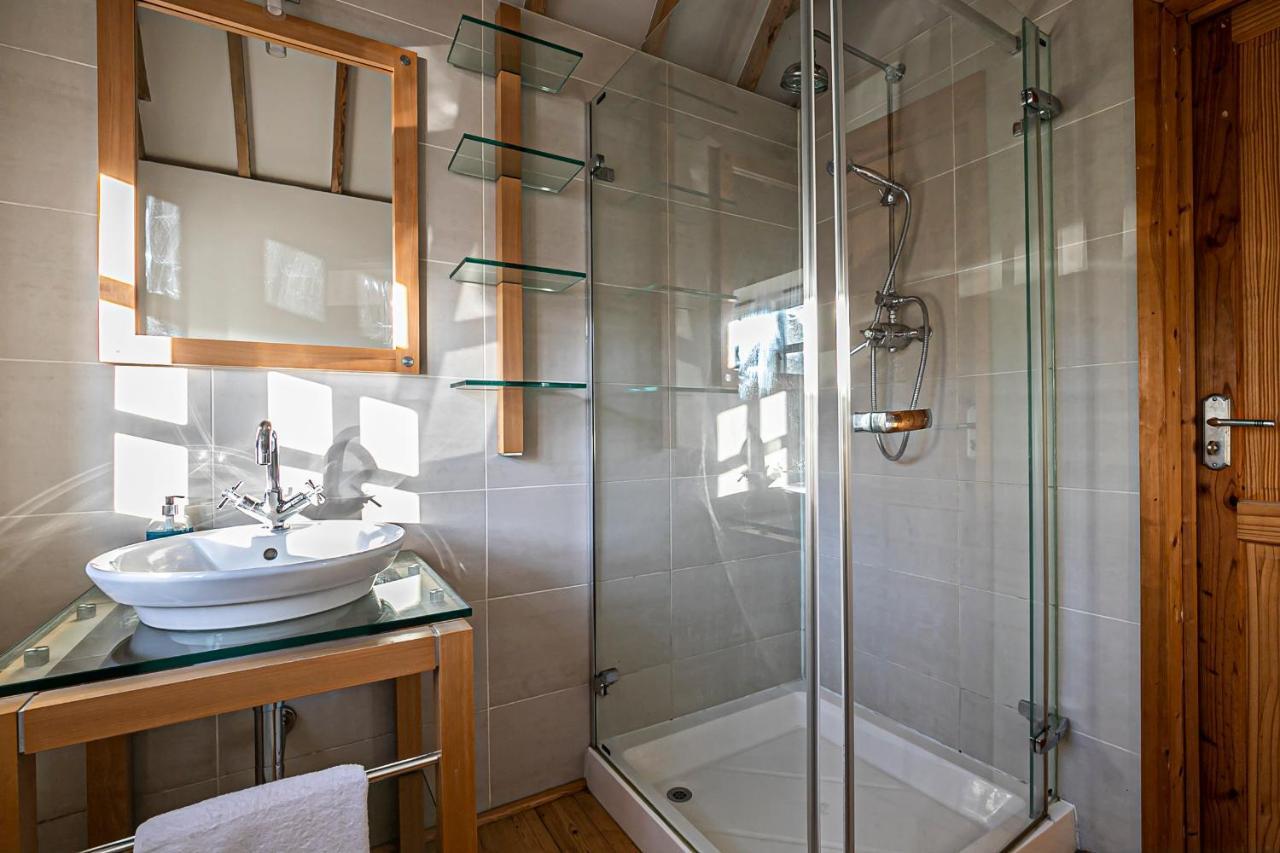 Pages Hotel And Guesthouse 哈洛 外观 照片
