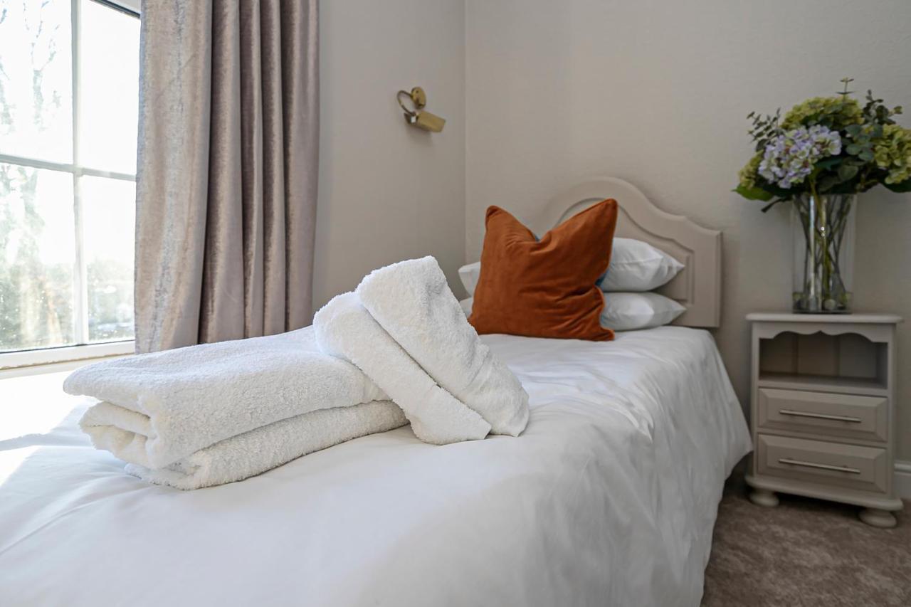 Pages Hotel And Guesthouse 哈洛 外观 照片