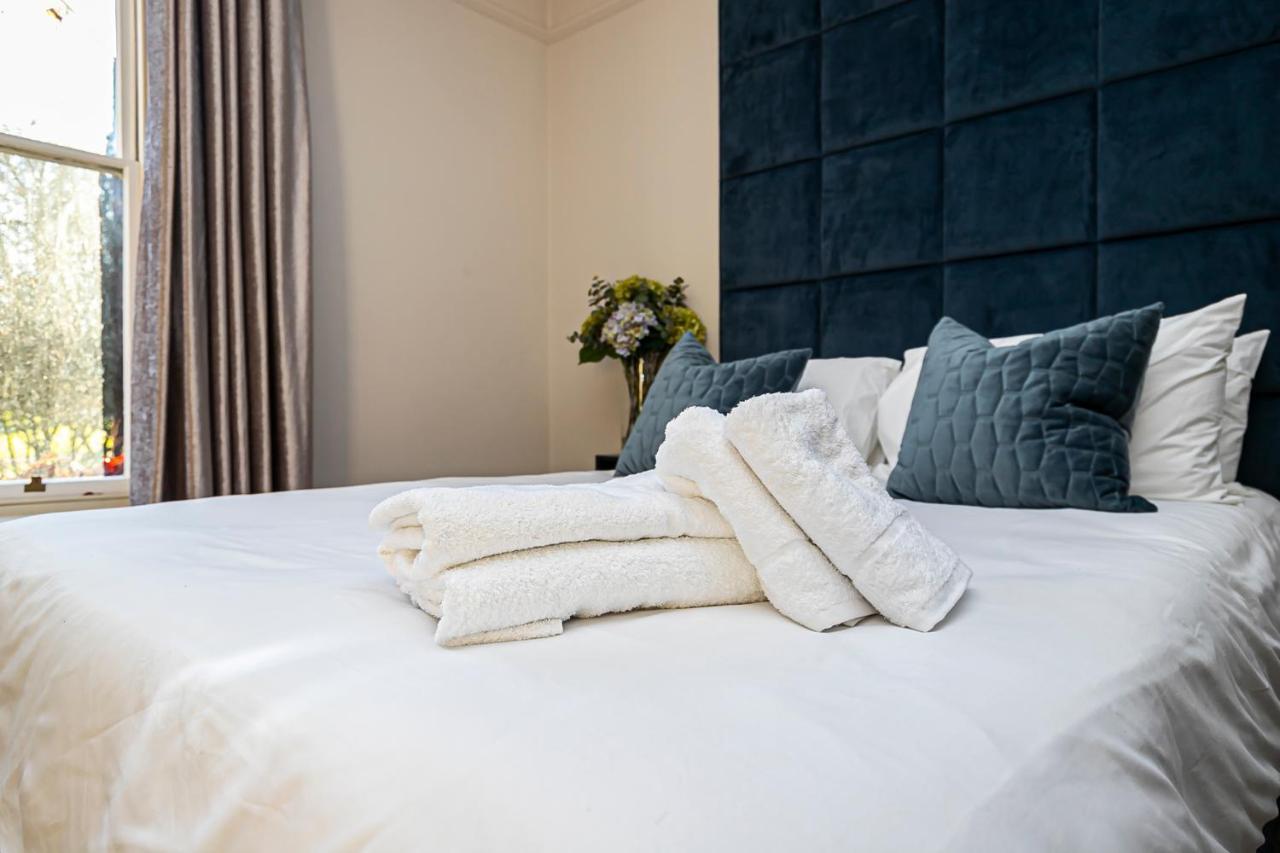 Pages Hotel And Guesthouse 哈洛 外观 照片