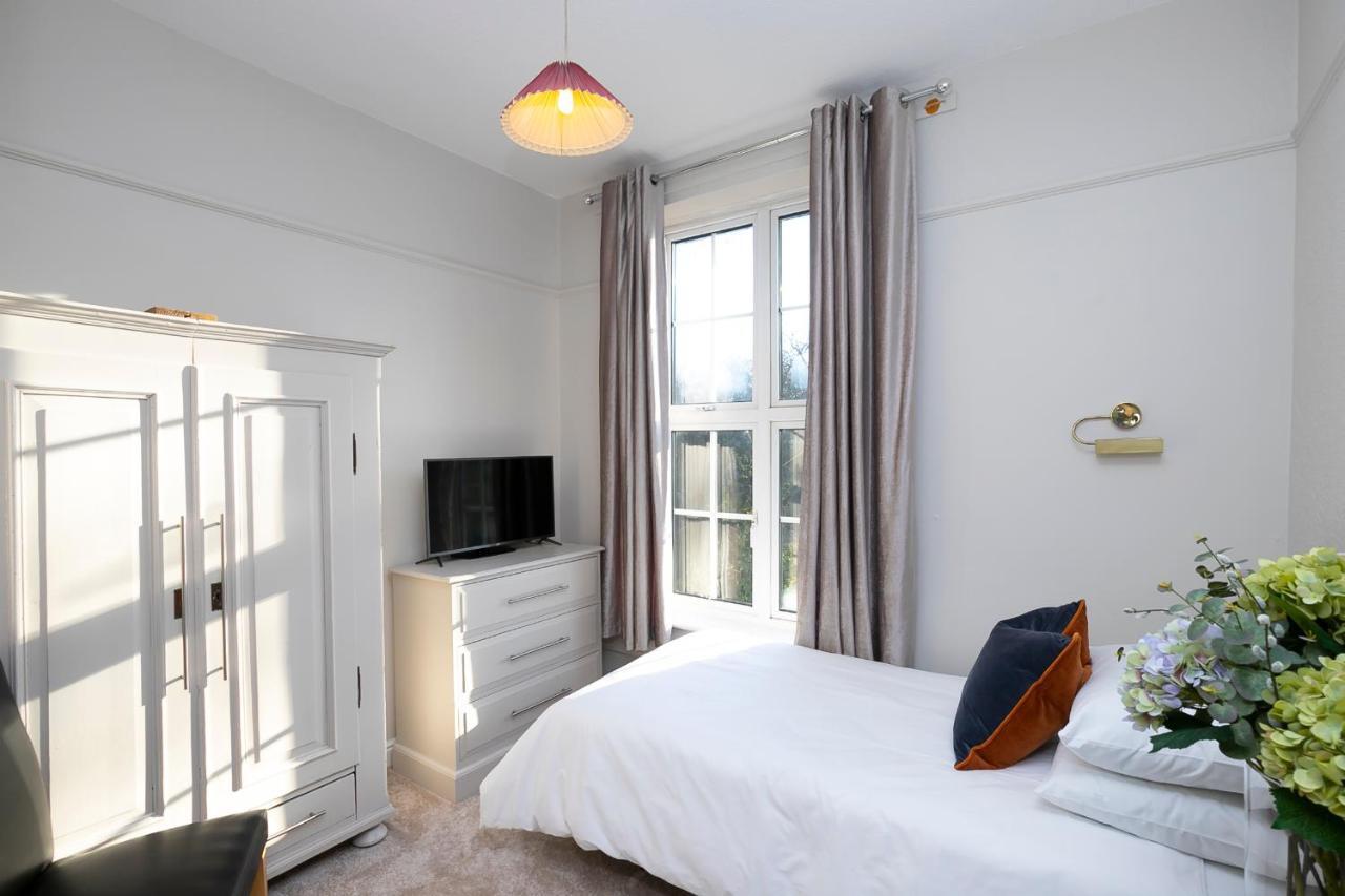 Pages Hotel And Guesthouse 哈洛 外观 照片
